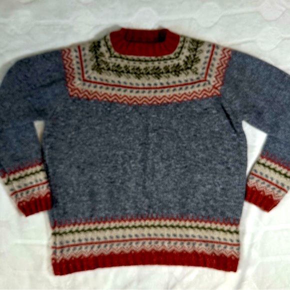 unbranded Sweaters - Gray and Red Patterned Sweater very warm and cozy size M Women
